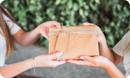 Embalagem de papelão kraft reciclável para envio